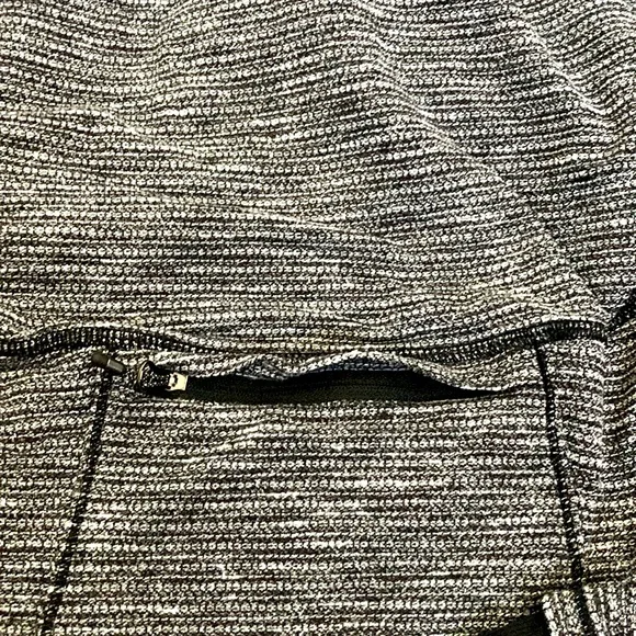 Lululemon pullover black/white size 8 - Picture 9 of 9